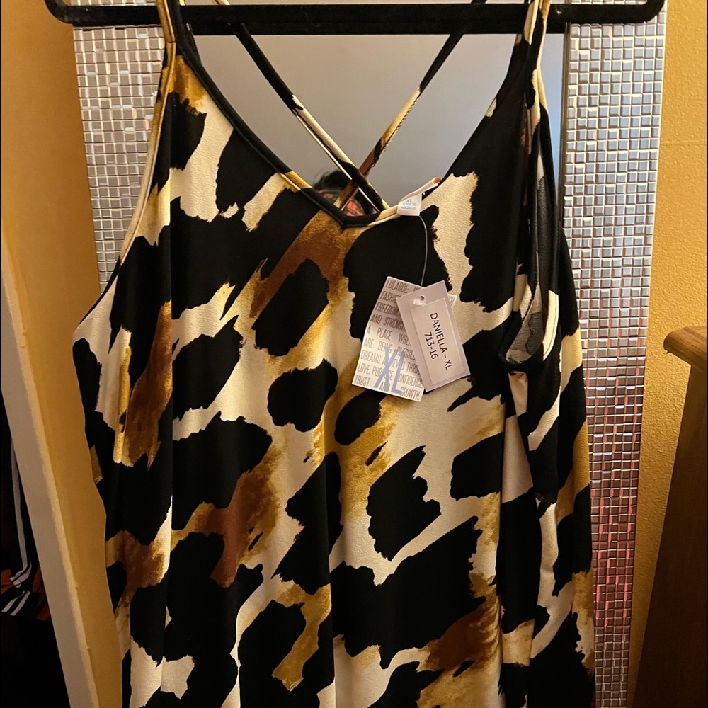 LuLaRoe NWT Daniella